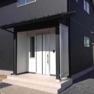 黒と白のシックな感じにナチュラル空間