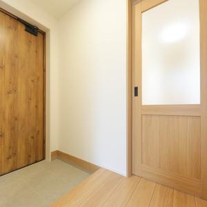 モダンな外観×白を基調とした内観が素敵な家