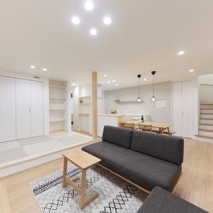 モダンな外観×白を基調とした内観が素敵な家