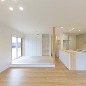 モダンな外観×白を基調とした内観が素敵な家