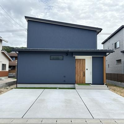 モダンな外観×白を基調とした内観が素敵な家