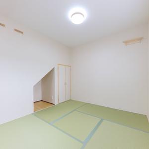 光と木に満たされる、くつろぎの住空間