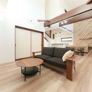 ヴィンテージモダンが息づく、上質であたたかな住まい