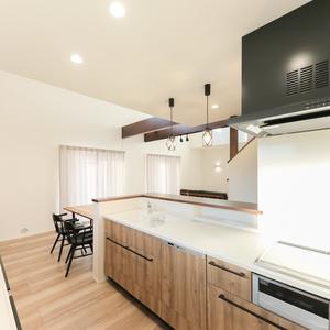 ヴィンテージモダンが息づく、上質であたたかな住まい